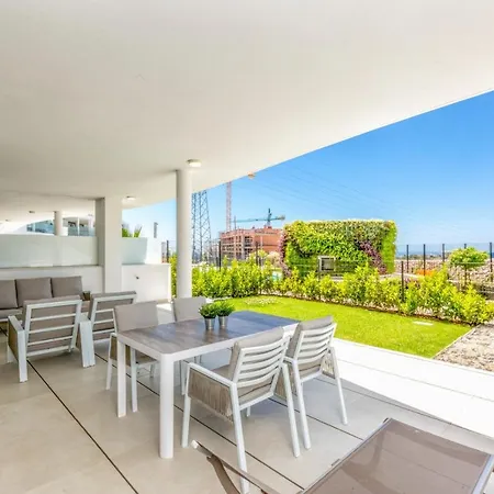 Vivi Homes - Cameron Pool, Patio, Garden & Apartman Fuengirola