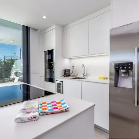 דירה Vivi Homes - Cameron Pool, Patio, Garden &