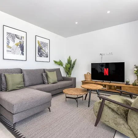 Vivi Homes - Cameron Pool, Patio, Garden & Apartman Fuengirola