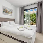 Vivi Homes - Cameron Pool, Patio, Garden & 아파트