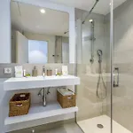 아파트 Vivi Homes - Cameron Pool, Patio, Garden & 푸엔히롤라