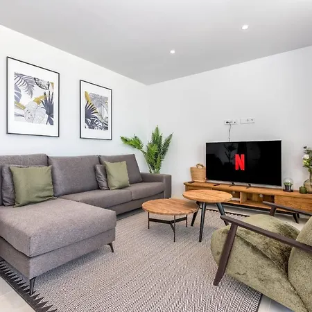 Vivi Homes - Cameron Pool, Patio, Garden&beach