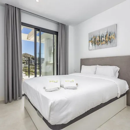 Vivi Homes - Cameron Pool, Patio, Garden & Fuengirola