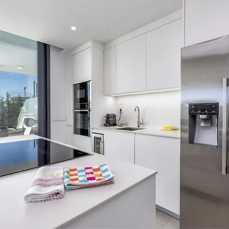 Appartement Vivi Homes - Cameron Pool, Patio, Garden&beach *