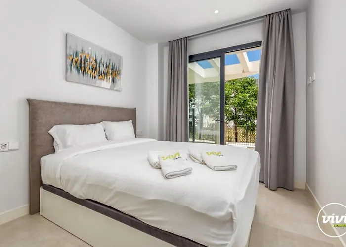 Vivi Homes - Cameron Pool, Patio, Garden&beach Apartamento