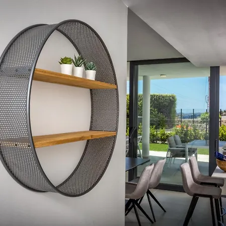 Vivi Homes - Cameron Pool, Patio, Garden & *