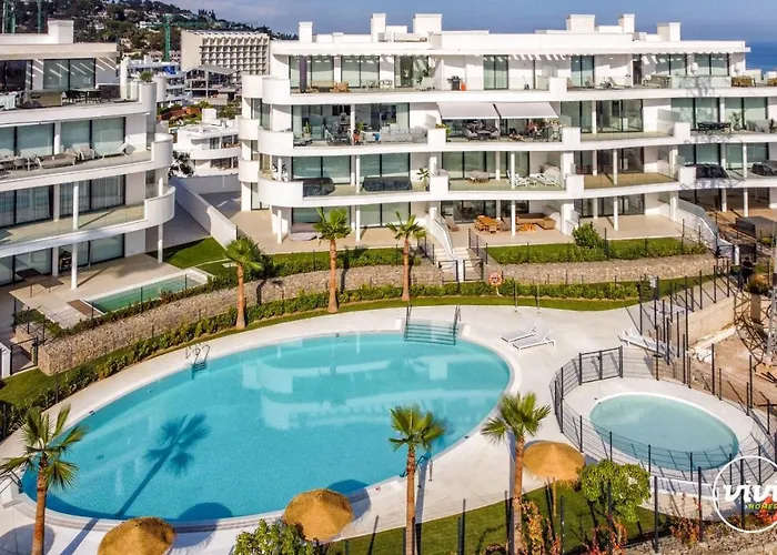 Vivi Homes - Cameron Pool, Patio, Garden & Apartment