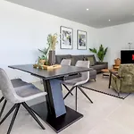 Vivi Homes - Cameron Pool, Patio, Garden&beach