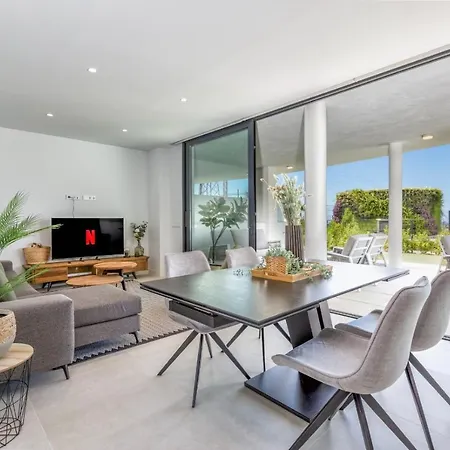 Vivi Homes - Cameron Pool, Patio, Garden&beach *